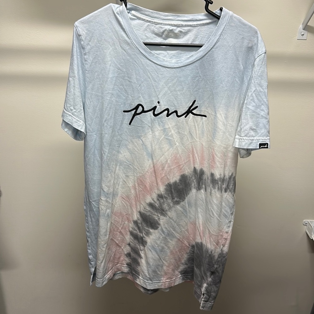 VS pink t shirt